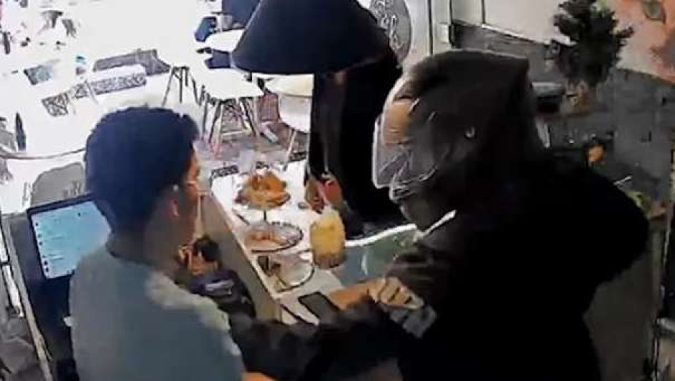 El robo sucedió en el negocio Embella, ubicado en el barrio Milán de Manizales. El robo sucedió en el negocio Embella, ubicado en el barrio Milán de Manizales.