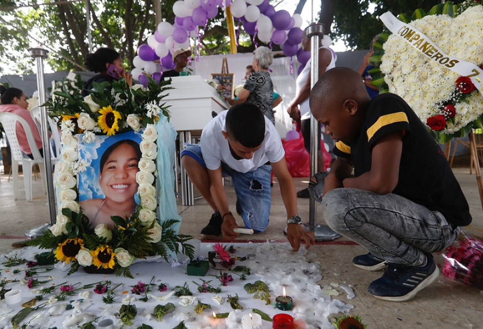 El sepelio de la pequeña Michelle Dayana González, de 14 años, se realizó en la tarde de ayer en el parque Memorial La Ermita de Yumbo (Valle). El sepelio de la pequeña Michelle Dayana González, de 14 años, se realizó en la tarde de ayer en el parque Memorial La Ermita de Yumbo (Valle).