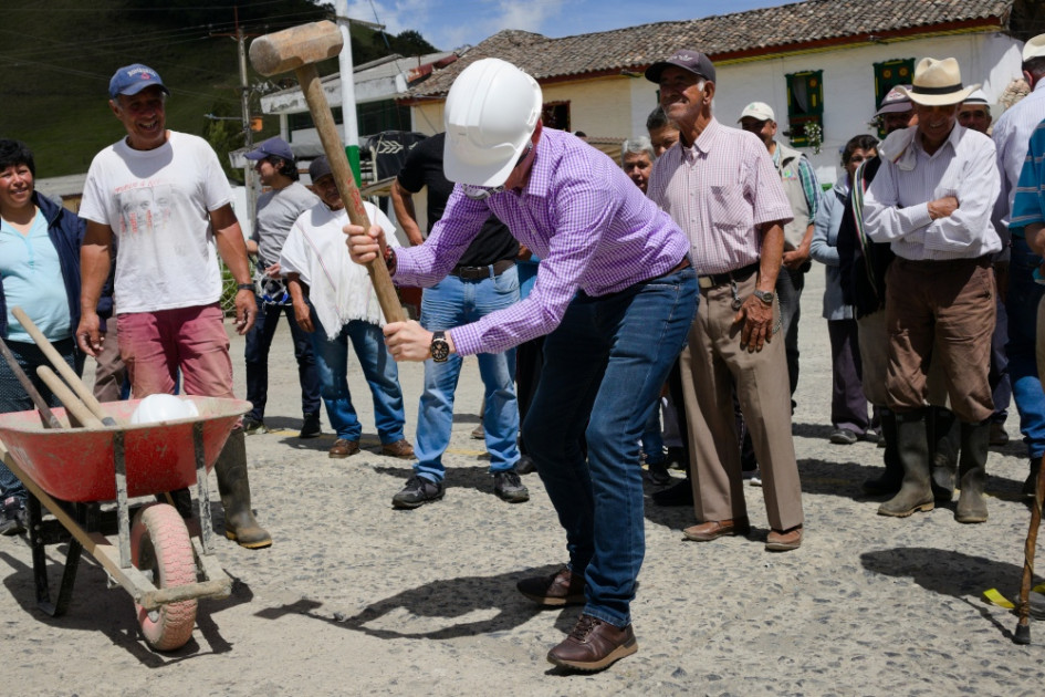 El alcalde, Juan Pablo Ospina Rosas, realizó un acto para comprometerse con los sanfeleños y tomó el mazo. El alcalde, Juan Pablo Ospina Rosas, realizó un acto para comprometerse con los sanfeleños y tomó el mazo.