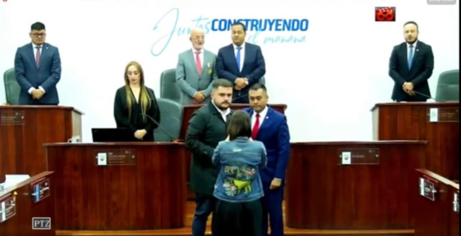 Concejo de Manizales reconoció como ilustre ciudadano y gestor de recursos a Mario Castaño Concejo de Manizales reconoció como ilustre ciudadano y gestor de recursos a Mario Castaño