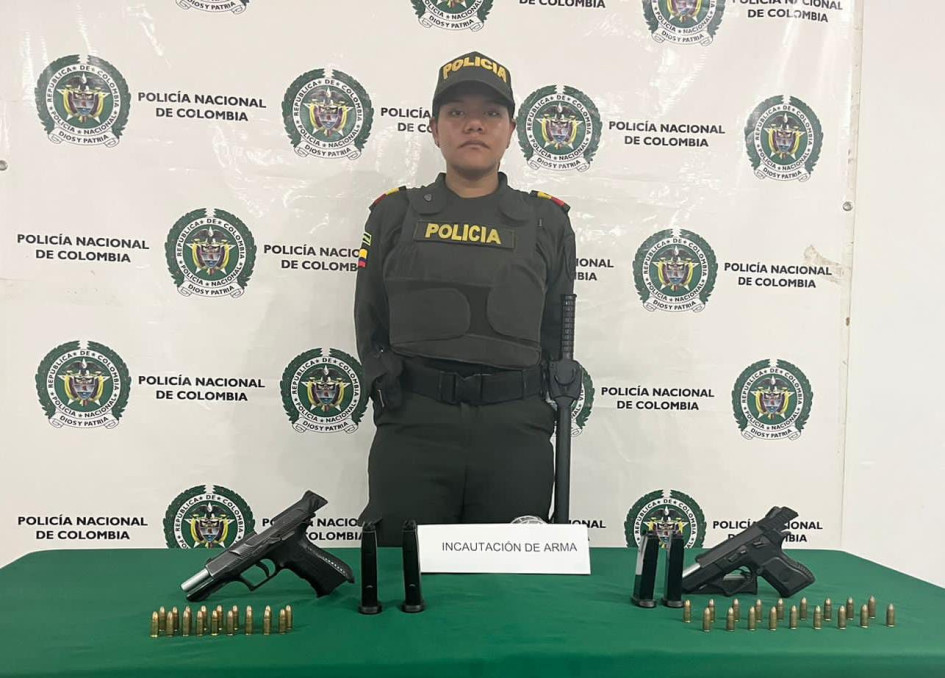 En Marmato le incautaron dos pistolas a un escolta que se movilizaba por el municipio sin los permisos para portarlas. En Marmato le incautaron dos pistolas a un escolta que se movilizaba por el municipio sin los permisos para portarlas.