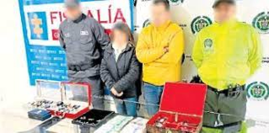 Los indiciados aún tienen la presunción de inocencia hasta que un juez decida si los condena o los absuelve. Los indiciados aún tienen la presunción de inocencia hasta que un juez decida si los condena o los absuelve.