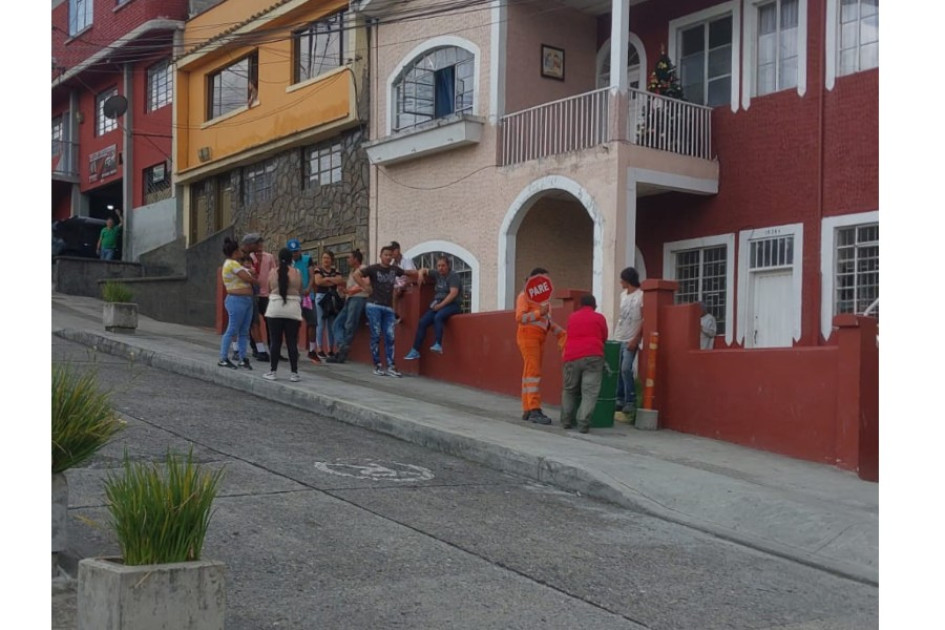 Varios trabajadores del bulevar La 19 hacía fila esta semana, en espera del contrato. Varios trabajadores del bulevar La 19 hacía fila esta semana, en espera del contrato.