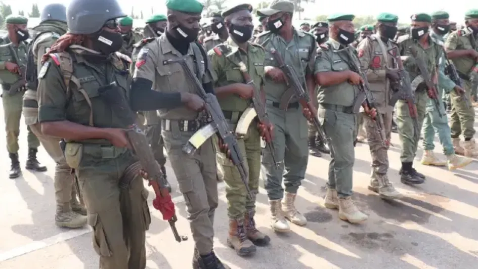 Entre el sábado y el lunes, ataques de individuos armados en el centro de Nigeria dejaron al menos 113 personas fallecidas. Entre el sábado y el lunes, ataques de individuos armados en el centro de Nigeria dejaron al menos 113 personas fallecidas.