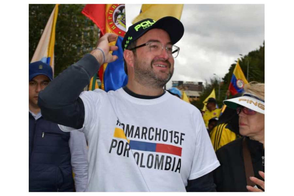 El congresista está acusado por los delitos de concierto para delinquir, cohecho e interés indebido en la celebración de contratos, según la Corte. El congresista está acusado por los delitos de concierto para delinquir, cohecho e interés indebido en la celebración de contratos, según la Corte.