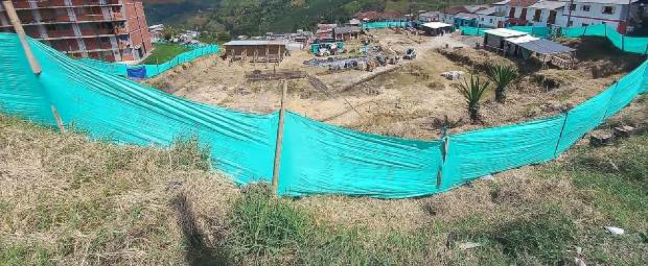 Los retrasos para terminar obras escolares en Colombia es otra de las inquietudes que plantea el senador caldense Guido Echeverri, ante el Gobierno nacional. Los retrasos para terminar obras escolares en Colombia es otra de las inquietudes que plantea el senador caldense Guido Echeverri, ante el Gobierno nacional.