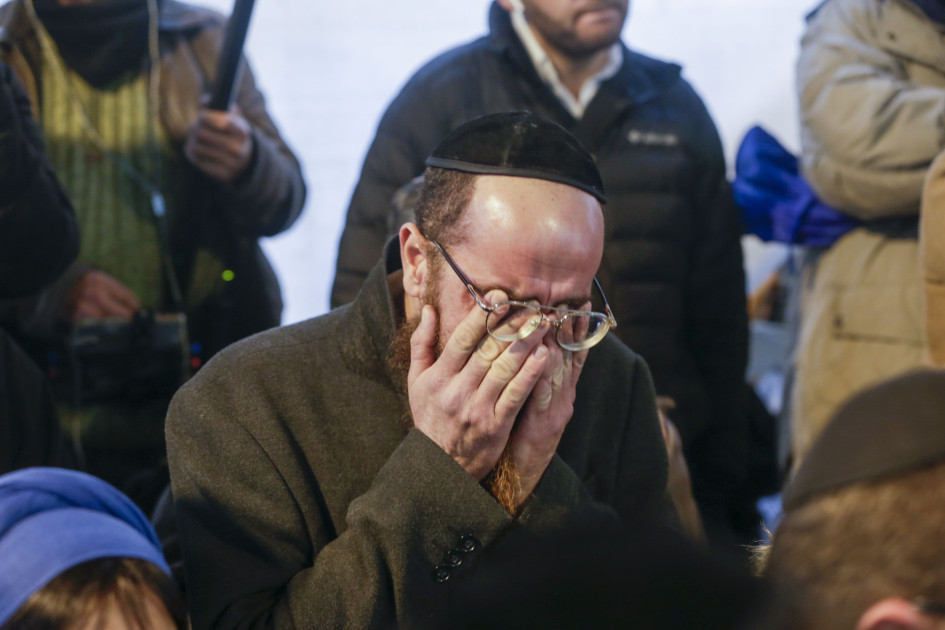 Asistentes al funeral de Elkana Wiesel, de 35 años, quien falleció en la Franja de Gaza junto a otros 20 compañeros. Asistentes al funeral de Elkana Wiesel, de 35 años, quien falleció en la Franja de Gaza junto a otros 20 compañeros.