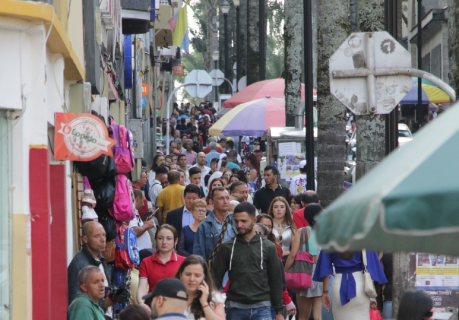 En la carrera 23 de Manizales, entre las calles 23 y 18, la congestión de peatones se vuelve más notoria. En la carrera 23 de Manizales, entre las calles 23 y 18, la congestión de peatones se vuelve más notoria.