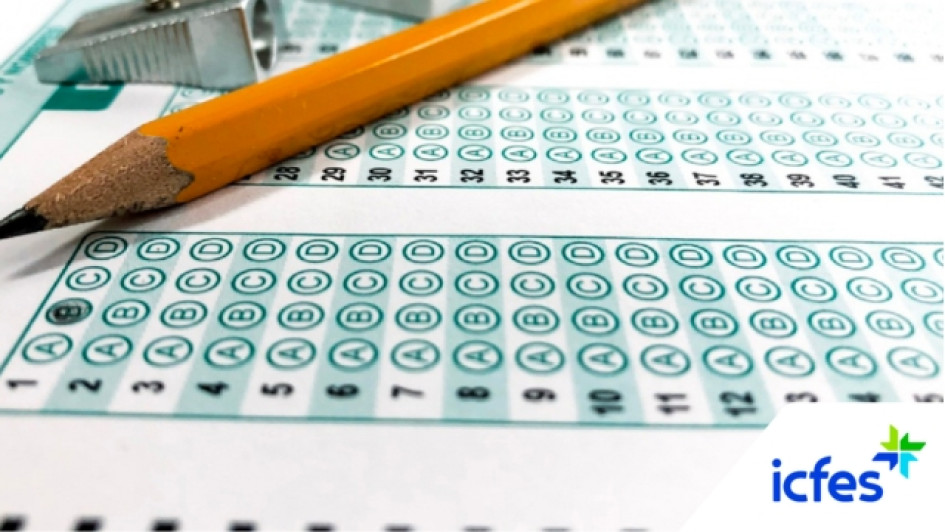Como-saber-mi-puntaje-del-icfes Lapiz sobre la cartilla del examen Icfes