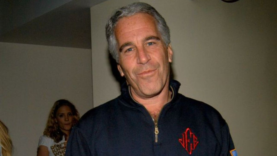 El multimillonario estadounidense Jeffrey Epstein se suicidó en el 2019 en una cárcel de Nueva York, donde pagaba condena por liderar una red de tráfico de menores en el mundo de élite. El multimillonario estadounidense Jeffrey Epstein se suicidó en el 2019 en una cárcel de Nueva York, donde pagaba condena por liderar una red de tráfico de menores en el mundo de élite.