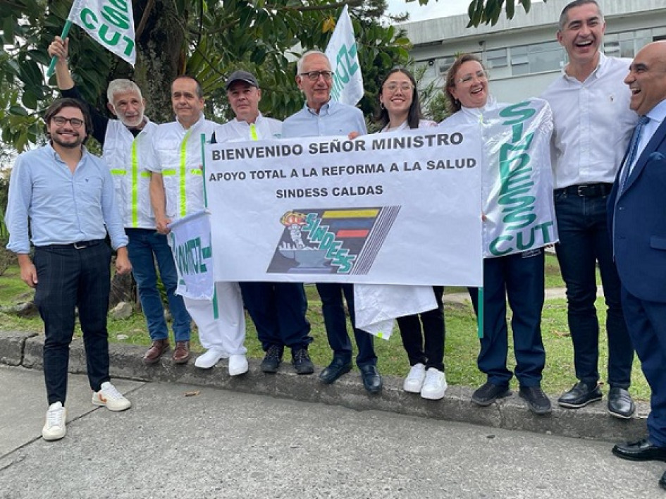 El ministro de Salud, Guillermo Jaramillo, en su reciente visita a Manizales y al ingreso al Hospital Santa Sofía fue recibido por varios integrantes de la organización sindical Sindess.