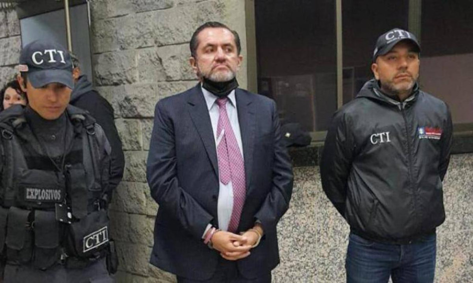 El exsenador Mario Castaño Pérez fue capturado por el CTI el 7 de junio de 2022, cuando salía del Congreso. Le impusieron medida de aseguramiento con detención preventiva de la libertad en la cárcel La Picota, de Bogotá, donde murió el 18 de noviembre de 2023. El exsenador Mario Castaño Pérez fue capturado por el CTI el 7 de junio de 2022, cuando salía del Congreso. Le impusieron medida de aseguramiento con detención preventiva de la libertad en la cárcel La Picota, de Bogotá, donde murió el 18 de noviembre de 2023.