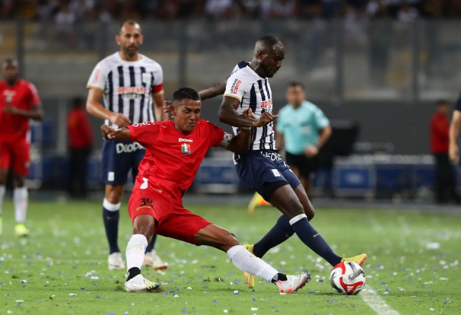 La primera aparición del Once Caldas dejó muchas dudas futbolísticas. Perdió 2-0 con Alianza Lima y el sábado debutará ante el Boyacá Chicó. La primera aparición del Once Caldas dejó muchas dudas futbolísticas. Perdió 2-0 con Alianza Lima y el sábado debutará ante el Boyacá Chicó.
