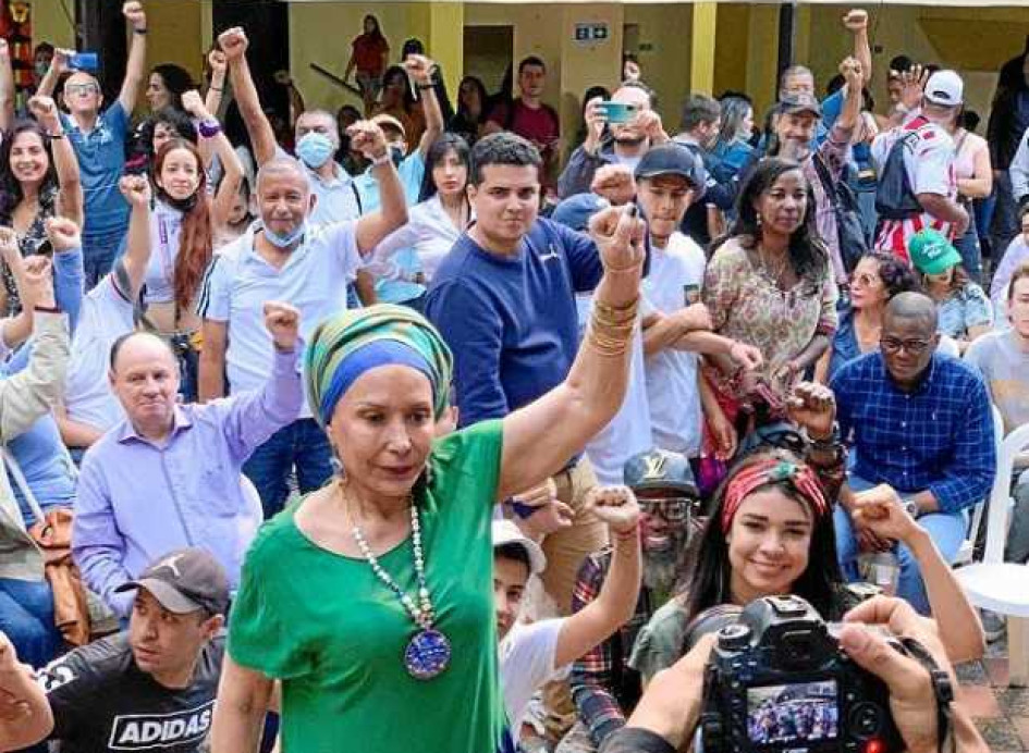 Piedad Córdoba, quien fue senadora por el Partido Liberal, en su regreso al Senado, pero en la lista cerrada del Pacto Histórico. Piedad Córdoba, quien fue senadora por el Partido Liberal, en su regreso al Senado, pero en la lista cerrada del Pacto Histórico.