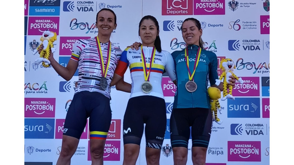 Diana Peñuela, plata (izquierda); Paula Patiño, oro (centro), y Jessenia Meneses, bronce en la prueba de ruta del Campeonato Nacional de Ciclismo. Diana Peñuela, plata (izquierda); Paula Patiño, oro (centro), y Jessenia Meneses, bronce en la prueba de ruta del Campeonato Nacional de Ciclismo.