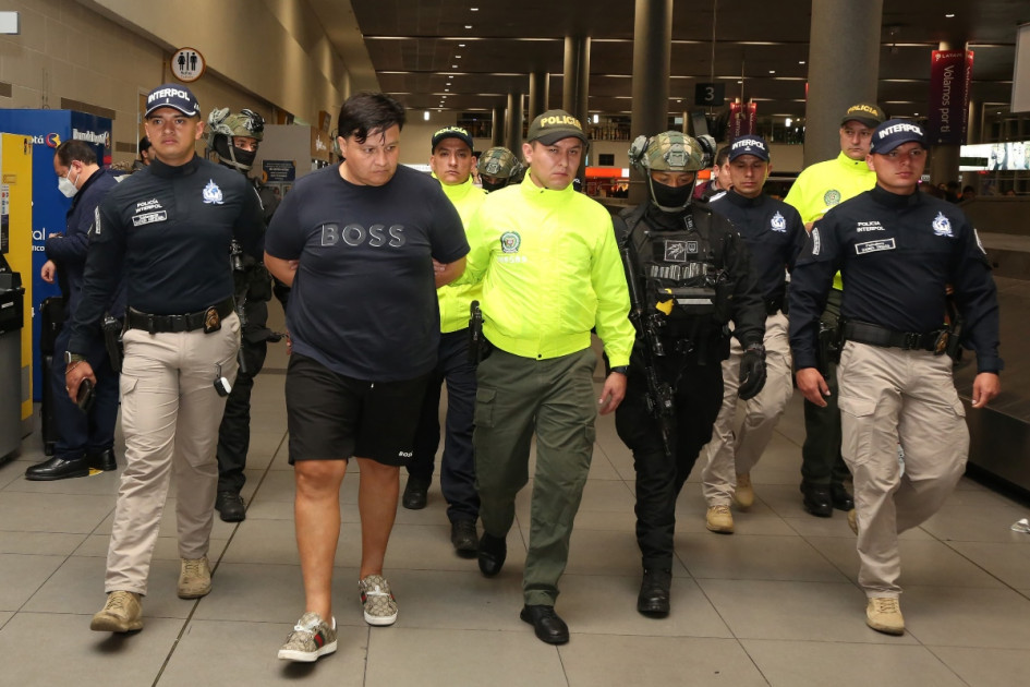Nelson Enrique Bautista Reatiga, alias Poporro, durante su captura luego de ser deportado a Bogotá. Nelson Enrique Bautista Reatiga, alias Poporro, durante su captura luego de ser deportado a Bogotá.