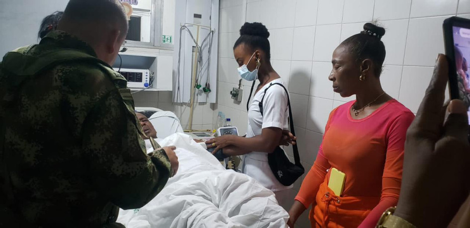 Sócrates Curi Perea (acostado) recibió atención médica una vez fue dejado en libertad, en Tadó (Chocó). Sócrates Curi Perea (acostado) recibió atención médica una vez fue dejado en libertad, en Tadó (Chocó).