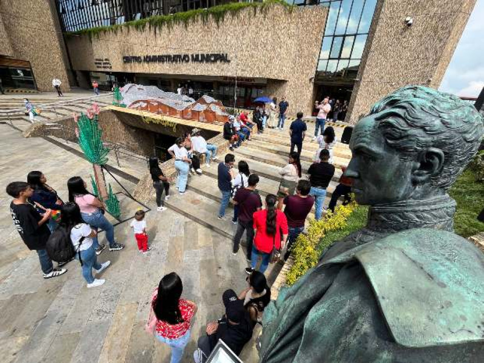Unas 250 personas que ganaron el Concurso Docente esperan ser nombradas para arrancar labores en colegios de Manizales. Cerca de 50 participaron ayer en un plantón y en una reunión con la Secretaría de Educación. Unas 250 personas que ganaron el Concurso Docente esperan ser nombradas para arrancar labores en colegios de Manizales. Cerca de 50 participaron ayer en un plantón y en una reunión con la Secretaría de Educación.