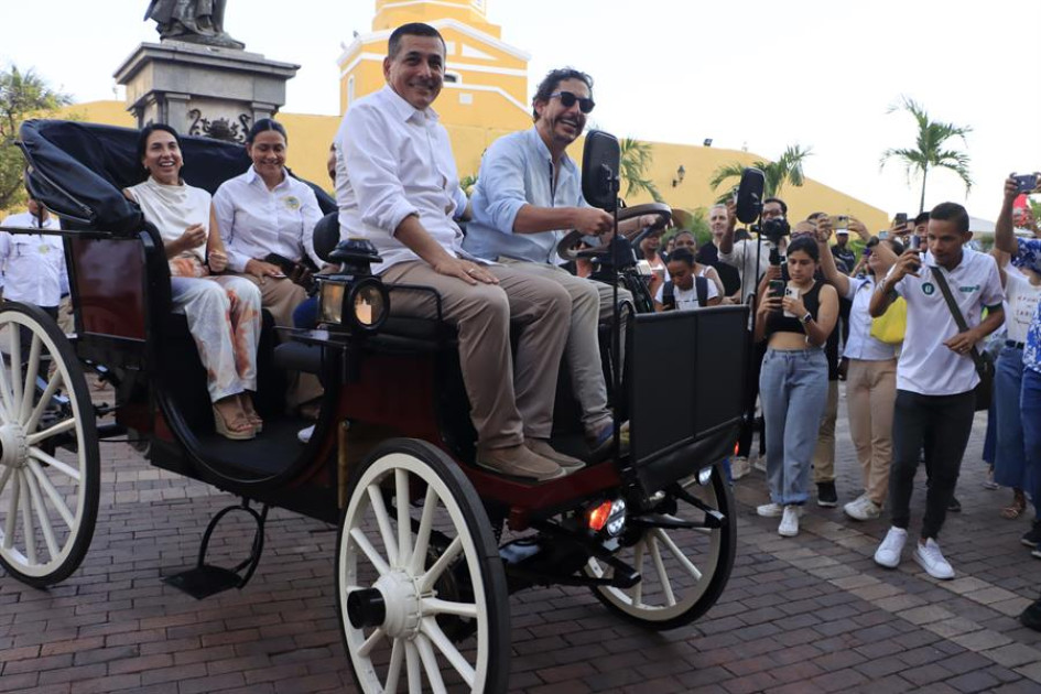 El comediante Alejandro Riaño (d) y el alcalde de Cartagena, Dumek Turbay El comediante Alejandro Riaño (d) y el alcalde de Cartagena, Dumek Turbay