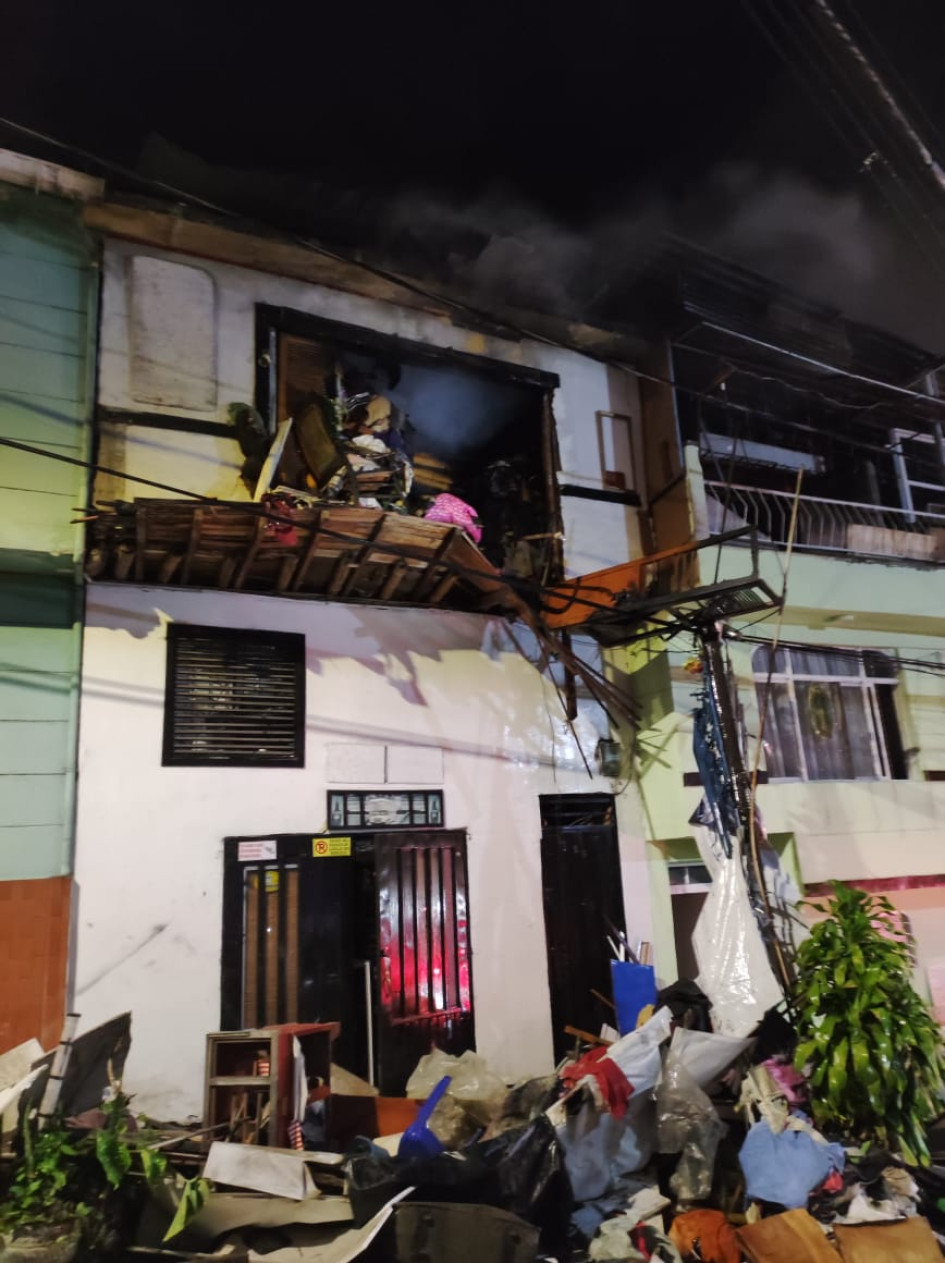 El segundo piso de una vivienda en San Antonio resultó afectado por un incendio. El segundo piso de una vivienda en San Antonio resultó afectado por un incendio.