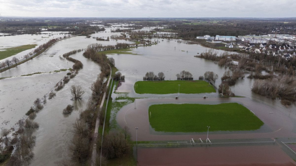 El río Trent alcanzó una altura máxima de 5,35 metros, poco por debajo de su máximo histórico de 5,5 metros registrado en el año 2000. El río Trent alcanzó una altura máxima de 5,35 metros, poco por debajo de su máximo histórico de 5,5 metros registrado en el año 2000.