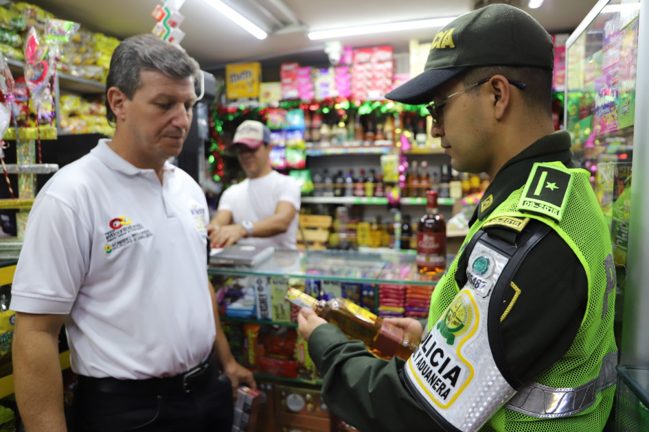 La Policía Fiscal y Aduanera y la Unidad de Rentas Departamental de Caldas La Policía Fiscal y Aduanera y la Unidad de Rentas Departamental de Caldas