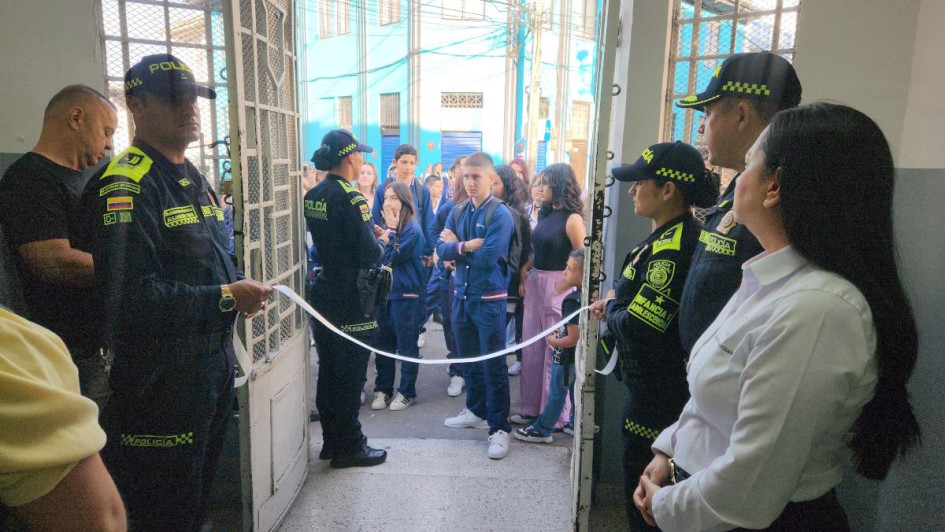 La Policía Metropolitana de Manizales indicó que acompaña a los niños, niñas, y adolescentes para un regreso seguro y tranquilo a las aulas de clases. El plan de seguridad lo presentó esta semana en el colegio León de Greiff. La Policía Metropolitana de Manizales indicó que acompaña a los niños, niñas, y adolescentes para un regreso seguro y tranquilo a las aulas de clases. El plan de seguridad lo presentó esta semana en el colegio León de Greiff.