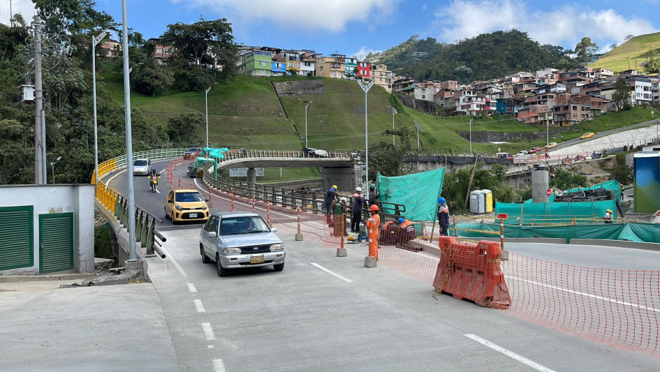 Este viernes se habilitó el paso por el puente en Los Cedros, Manizales. Este viernes se habilitó el paso por el puente en Los Cedros, Manizales.