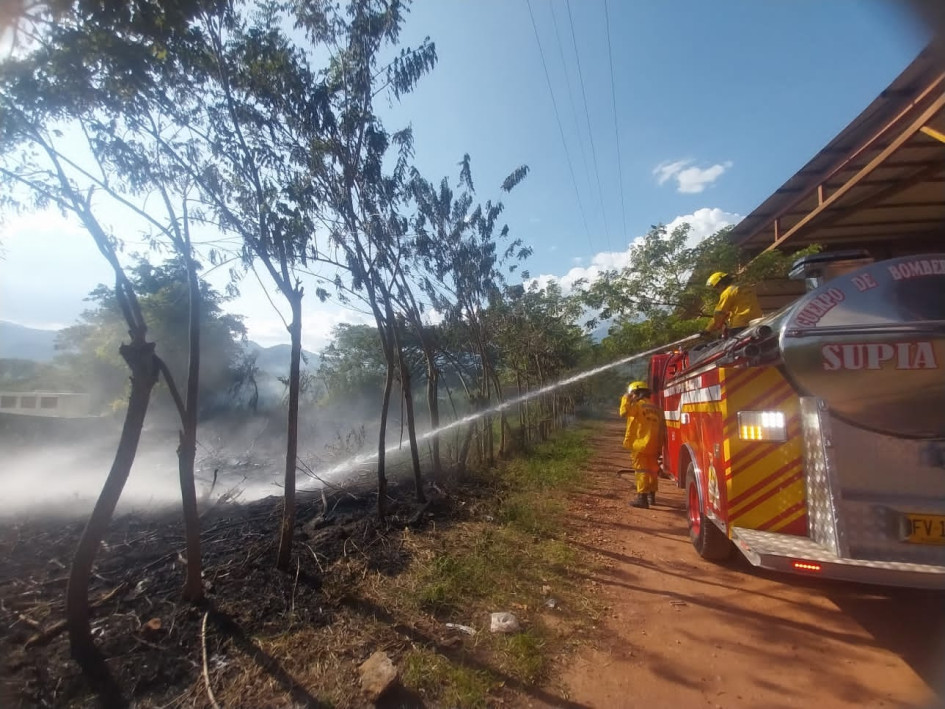 Conato de incendio atendido en el sector del Cementerio de Supía. Conato de incendio atendido en el sector del Cementerio de Supía.
