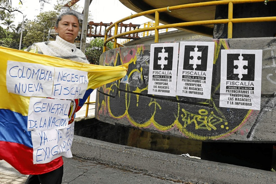 Foto | EFE | LA PATRIA Colombianos afines al Gobierno solicitan a la Corte Suprema de Justicia que elija cuanto antes a la nueva fiscal. Foto | EFE | LA PATRIA Colombianos afines al Gobierno solicitan a la Corte Suprema de Justicia que elija cuanto antes a la nueva fiscal.
