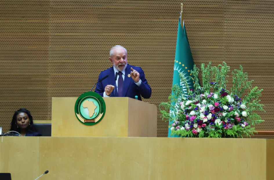 El presidente de Brasil, Luiz Inácio Lula da Silva, se dirigió a los jefes de Estado africanos durante el 37º período ordinario de sesiones de la Asamblea de Jefes de Estado en Addis Abeba, Etiopía, la semana anterior. El presidente de Brasil, Luiz Inácio Lula da Silva, se dirigió a los jefes de Estado africanos durante el 37º período ordinario de sesiones de la Asamblea de Jefes de Estado en Addis Abeba, Etiopía, la semana anterior.