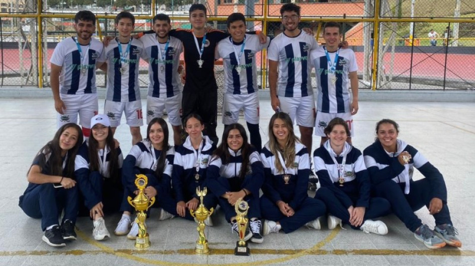 Manizales Hockey Club estuvo en el podio de la primera Parada Nacional Interclubes. Logró el segundo puesto en la categoría abierta varones y el tercer lugar en abierta damas. Manizales Hockey Club estuvo en el podio de la primera Parada Nacional Interclubes. Logró el segundo puesto en la categoría abierta varones y el tercer lugar en abierta damas.