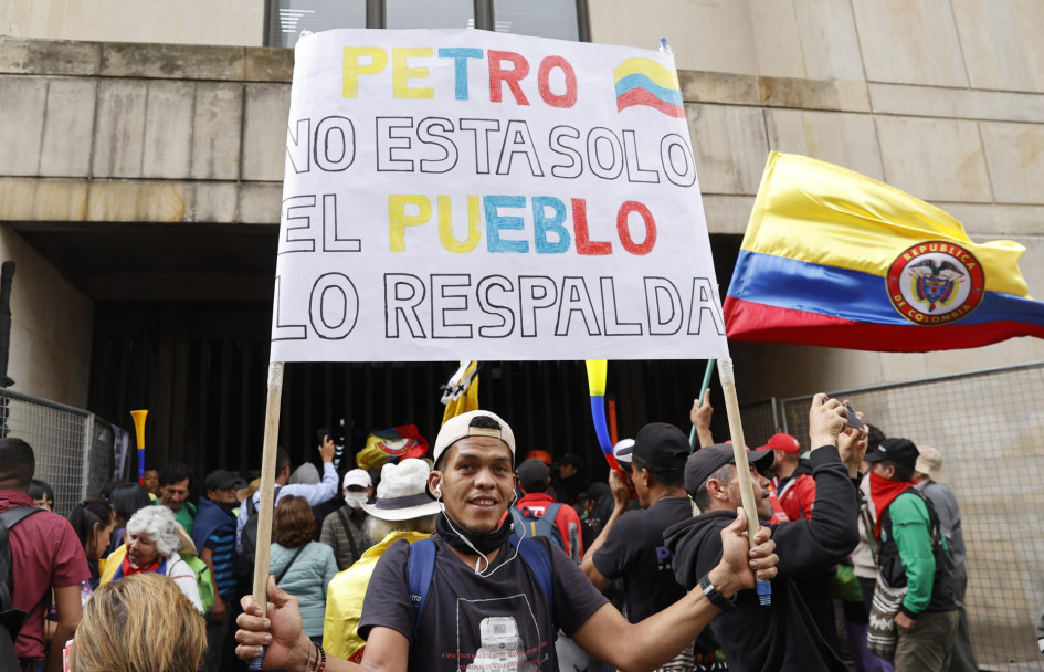Manifestantes participan en una movilización popular en apoyo al presidente de Colombia, Gustavo Petro, hoy, en Bogotá Manifestantes participan en una movilización popular en apoyo al presidente de Colombia, Gustavo Petro, hoy, en Bogotá