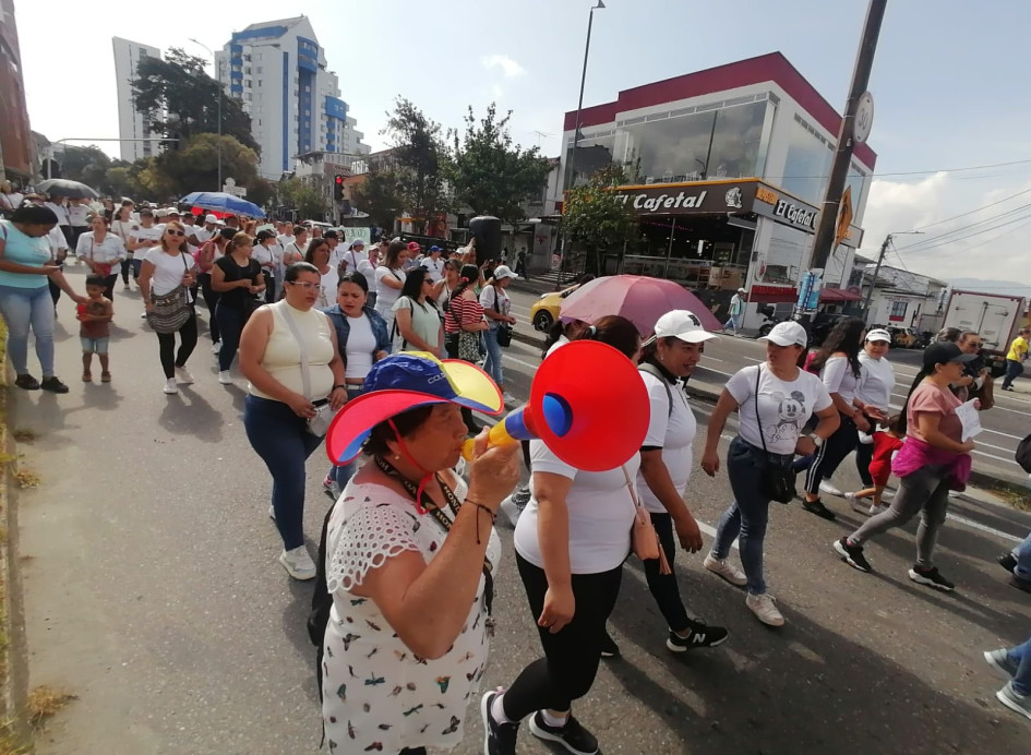 Agentes-educativas-marchan-exigiendo-la-contratación-del-icbf-caldas Agentes-educativas-marchan-exigiendo-la-contratación-del-icbf-caldas