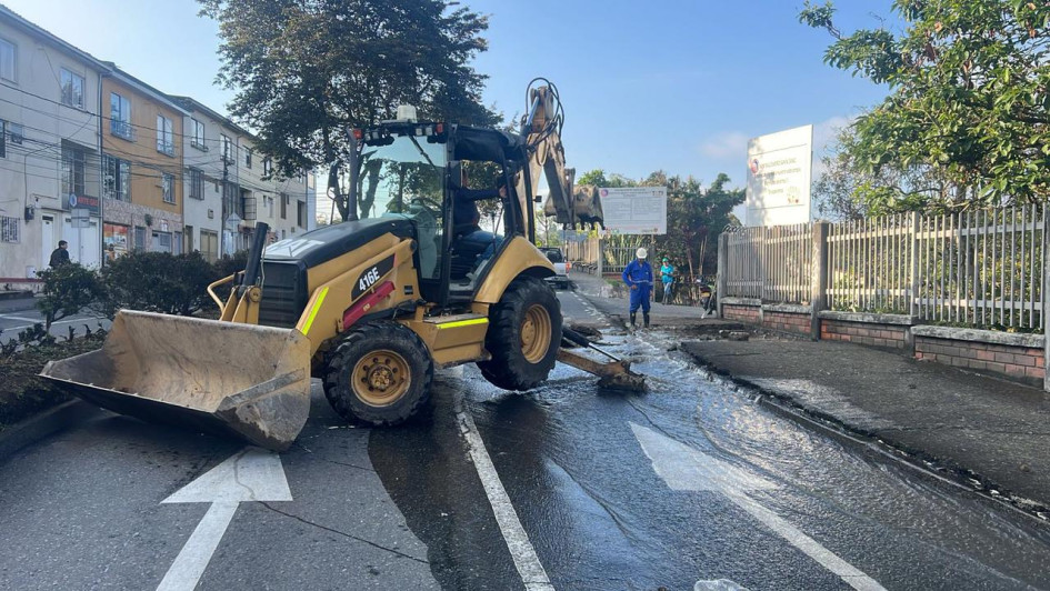 Un daño en la avenida Paralela con calle 55 obligó a la suspensión del suministro de agua en cuatro barrios de Manizales durante este sábado. Un daño en la avenida Paralela con calle 55 obligó a la suspensión del suministro de agua en cuatro barrios de Manizales durante este sábado.
