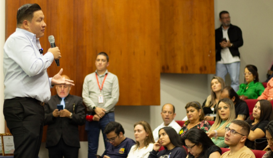 El contralor de Manizales, Iván Darío Delgado, socializó la gestión de la entidad en el 2023, desde el Auditorio Olimpia del Teatro Los Fundadores.