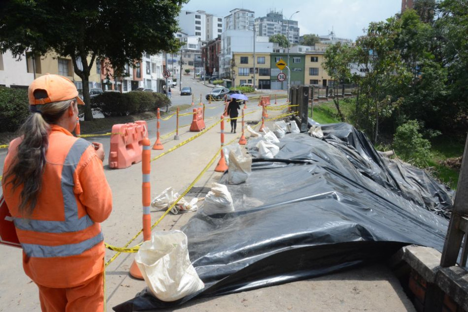 Ayer aún avanzaban en la terminación de las obras a lo largo de la avenida Paralela, cerca del INEM. Ayer aún avanzaban en la terminación de las obras a lo largo de la avenida Paralela, cerca del INEM.