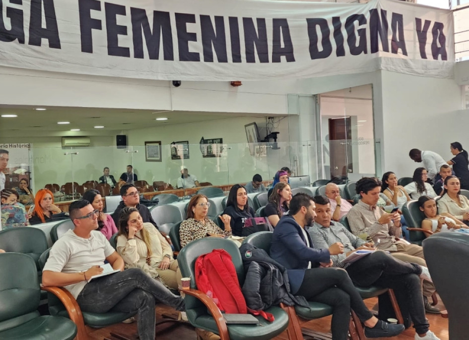 Felipe Gutiérrez (i), gerente deportivo del Once Caldas, asistió al Concejo de Manizales en representación del Club para el debate sobre la no participación del Blanco en la Liga Femenina. Felipe Gutiérrez (i), gerente deportivo del Once Caldas, asistió al Concejo de Manizales en representación del Club para el debate sobre la no participación del Blanco en la Liga Femenina.