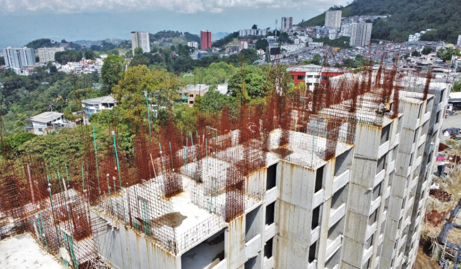 El año pasado, 1.923 hogares desistieron de comprar vivienda en Manizales y Villamaría (477% más que en el 2022). Además, la iniciación de construcción de casas cayó desde 2 mil 546 a 1.140 entre esos dos años en el área metropolitana. El año pasado, 1.923 hogares desistieron de comprar vivienda en Manizales y Villamaría (477% más que en el 2022). Además, la iniciación de construcción de casas cayó desde 2 mil 546 a 1.140 entre esos dos años en el área metropolitana.