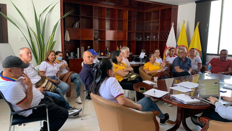 El alcalde Ómar Andrés Reina se reunió con representantes de Sintraemsdes. El alcalde Ómar Andrés Reina se reunió con representantes de Sintraemsdes.