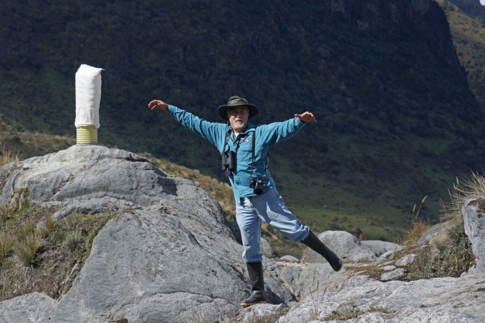 El ornitólogo manizaleño Jorge Eduardo Botero Echeverri promovió la ciencia ciudadana y compartió sus conocimientos en pro de la conservación. El ornitólogo manizaleño Jorge Eduardo Botero Echeverri en el 2013 en el PNN Los Nevados