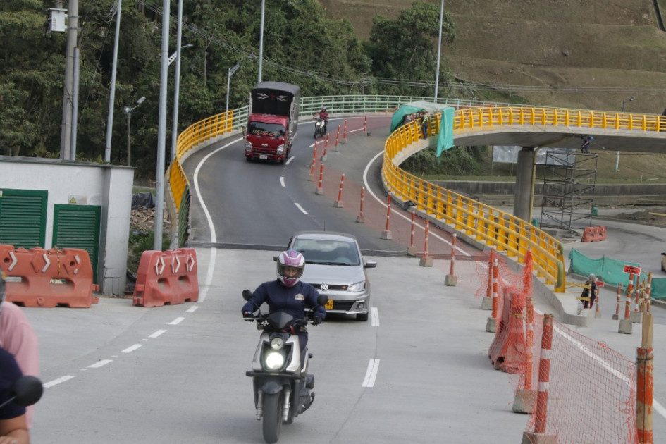 La Alcaldía decidió no abrir una nueva licitación, prorrogar el contrato del Consorcio Los Cedros 2022 hasta el 30 de diciembre del 2024 y activar la adición de $15 mil 600 millones para las obras. La Alcaldía decidió no abrir una nueva licitación, prorrogar el contrato del Consorcio Los Cedros 2022 hasta el 30 de diciembre del 2024 y activar la adición de $15 mil 600 millones para las obras.