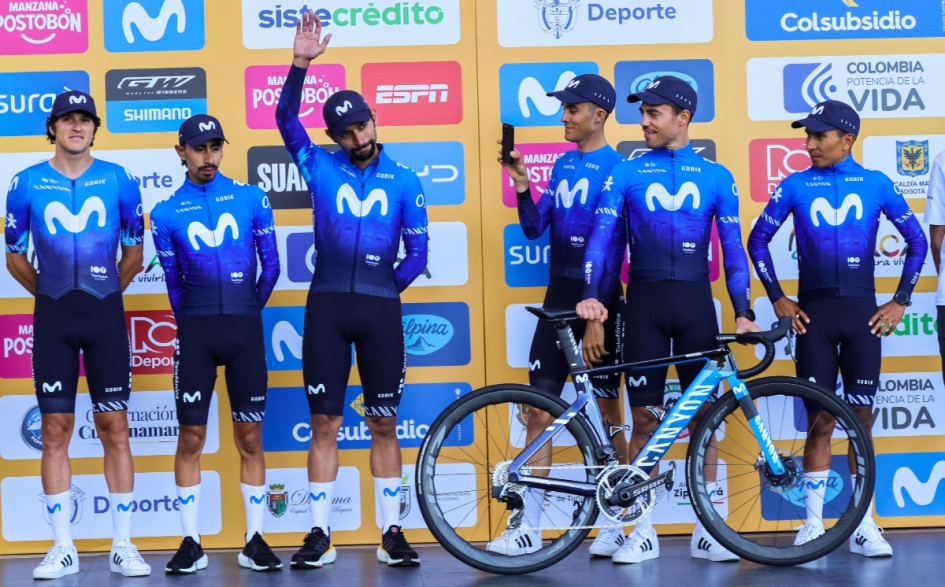 Nairo Quintana (izquierda) estaba este domingo de cumpleaños y toda la plaza le cantó en su día, en la presentación del Tour Colombia 2.1. La carrera empezará este martes. Nairo Quintana (izquierda) estaba este domingo de cumpleaños y toda la plaza le cantó en su día, en la presentación del Tour Colombia 2.1. La carrera empezará este martes.