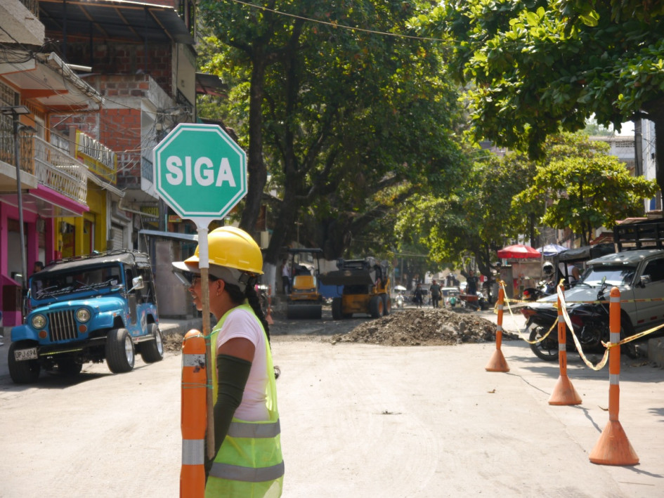 Adelantan trabajos de pavimentación en la calle 8, vía principal de Arauca. La obra, que se inició el 16 de enero, se extiende desde la esquina del Puesto de Salud hasta la estación de servicio. Adelantan trabajos de pavimentación en la calle 8, vía principal de Arauca. La obra, que se inició el 16 de enero, se extiende desde la esquina del Puesto de Salud hasta la estación de servicio.