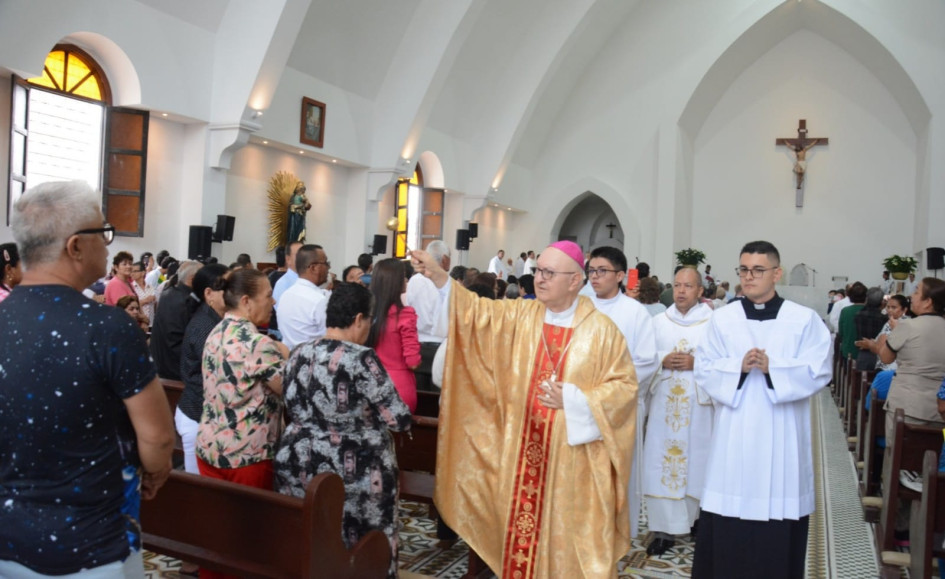Monseñor Rigoberto Corredor, obispo de Pereira, presidió los actos solemnes de la inauguración de la remodelada parroquia de María Inmaculada. Monseñor Rigoberto Corredor, obispo de Pereira, presidió los actos solemnes de la inauguración de la remodelada parroquia de María Inmaculada.