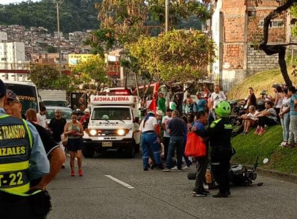 Accidente de tránsito en la avenida Kevin Ángel. La vía permaneció cerrada unos minutos. Accidente de tránsito en la avenida Kevin Ángel. La vía permaneció cerrada unos minutos.