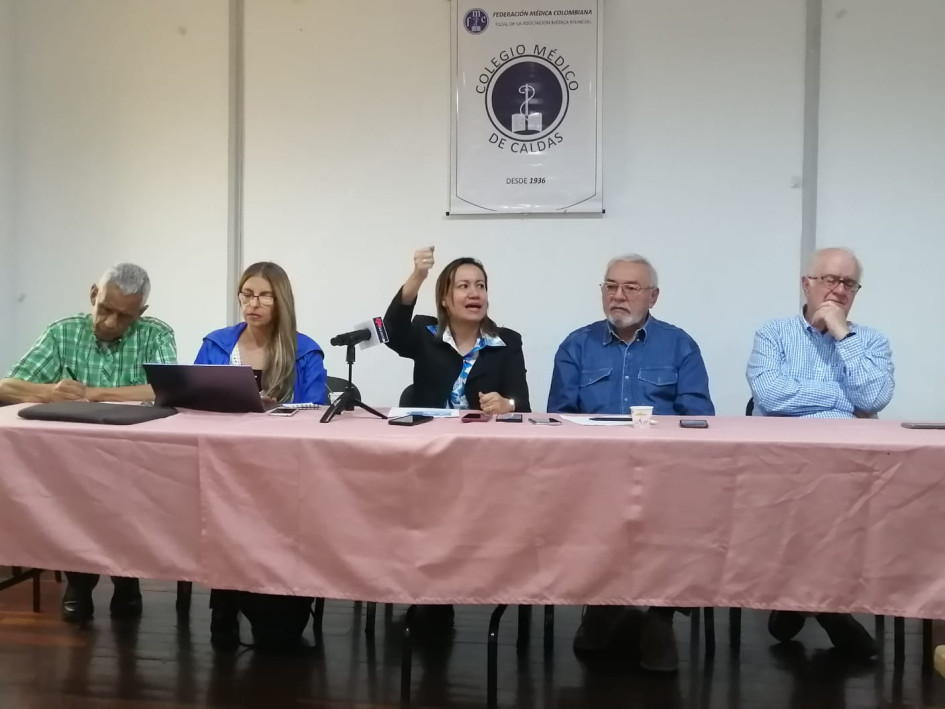 Carolina Corcho (c), exministra de Salud, en rueda prensa en el Hotel Escorial de Manizales. Carolina Corcho (c), exministra de Salud, en rueda prensa en el Hotel Escorial de Manizales.