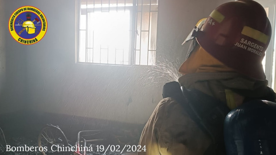 En la mañana de este lunes se presentó un conato de incendio en una casa del barrio Juan XXIII de Chinchiná. Las llamas se originaron en la habitación donde jugaban unos niños. Las autoridades de socorro no descartan que hayan sido estos quienes provocaron las llamas. En la mañana de este lunes se presentó un conato de incendio en una casa del barrio Juan XXIII de Chinchiná. Las llamas se originaron en la habitación donde jugaban unos niños. Las autoridades de socorro no descartan que hayan sido estos quienes provocaron las llamas.
