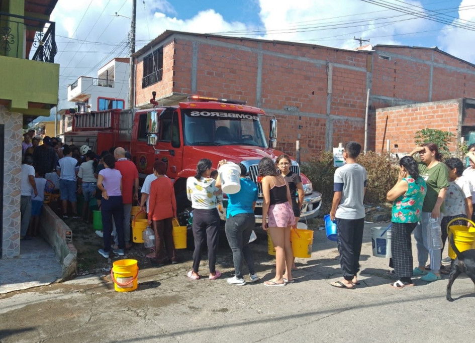 Con carros tanque abastecen de agua a los habitantes de Riosucio (Caldas). abastecimiento-de-agua-carro-tanque-riosucio-caldas