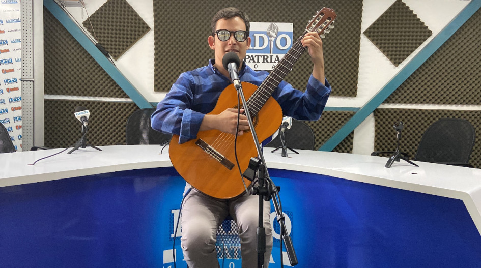 Alejandro considera tener una capacidad de memoria destacable. Según él, se aprende una canción escuchándola solo una vez y es capaz de reproducirla. Alejandro considera tener una capacidad de memoria destacable. Según él, se aprende una canción escuchándola solo una vez y es capaz de reproducirla.